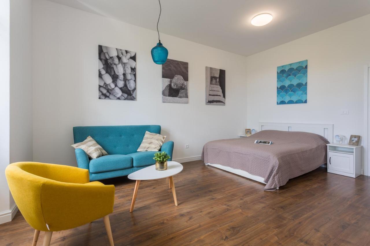 Bu2 Pula Studio Apartment Luaran gambar