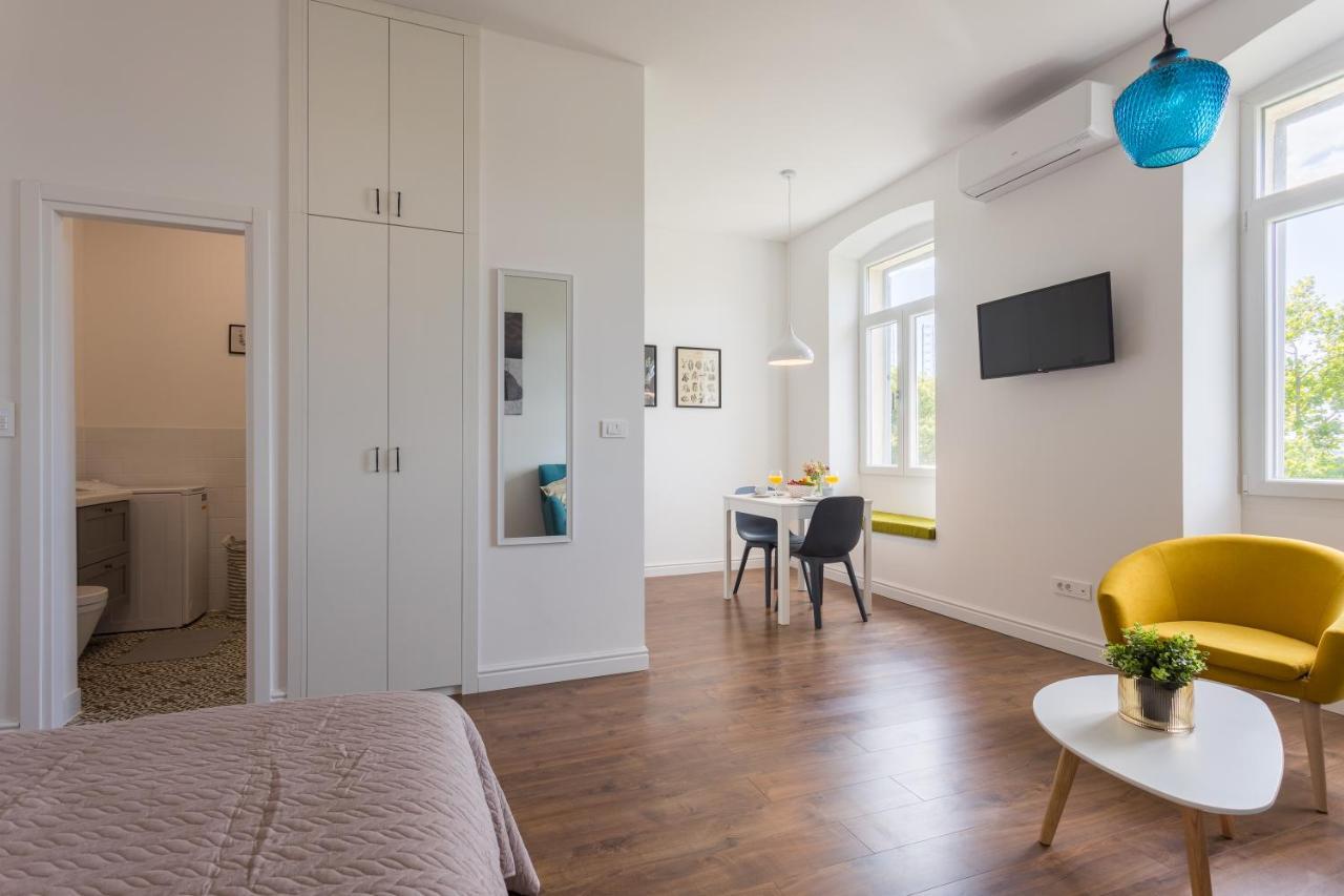 Bu2 Pula Studio Apartment Luaran gambar